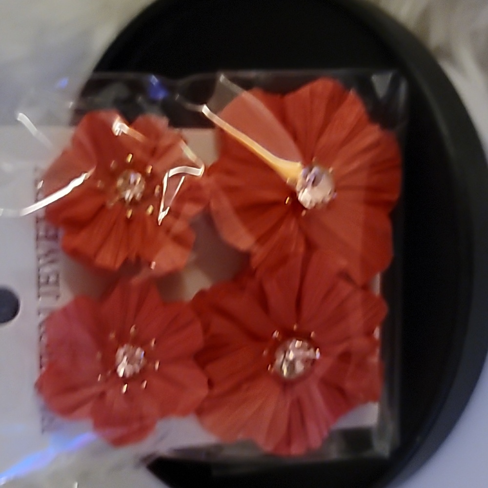 Red floral posts NIP - Picture 2 of 4